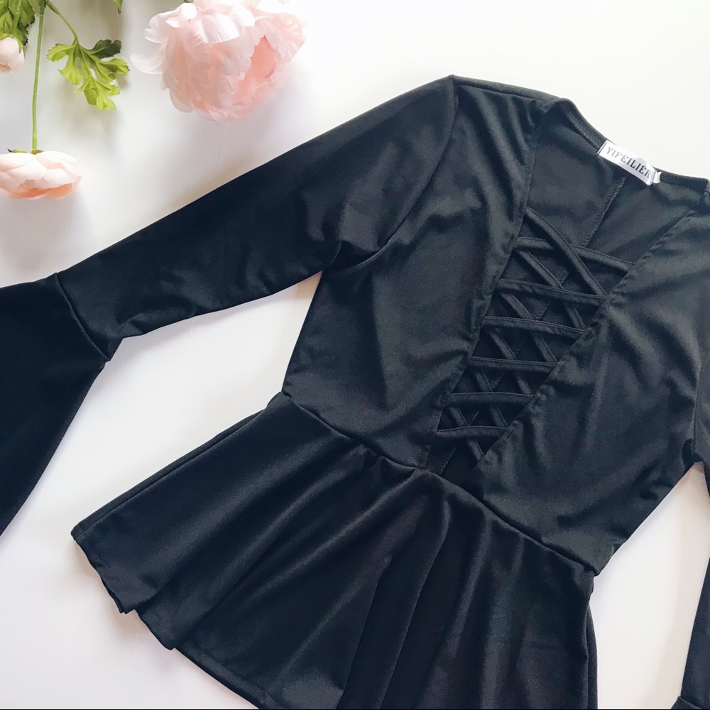 🌟SALE🌟Crisscross V-neck Black Top - Picture 6 of 7